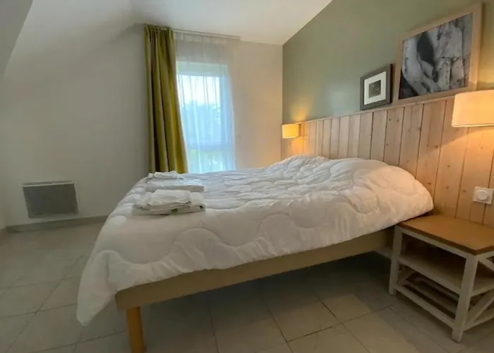 Maison 6 Personnes Avec 2 Chambres, Piscines Et Sauna