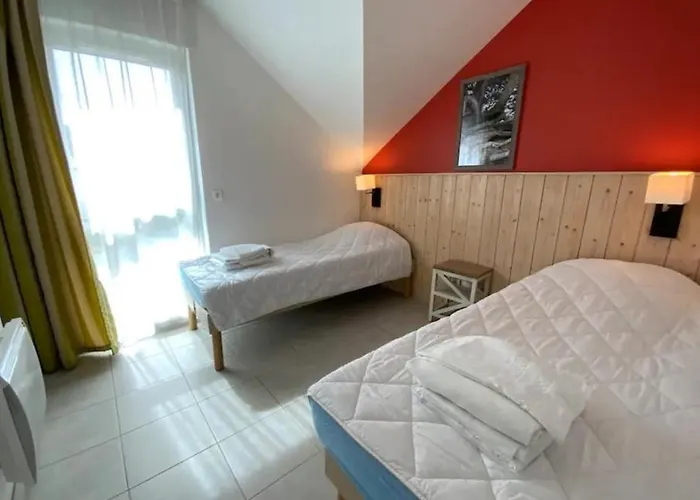 Maison 6 Personnes Avec 2 Chambres, Piscines Et Sauna